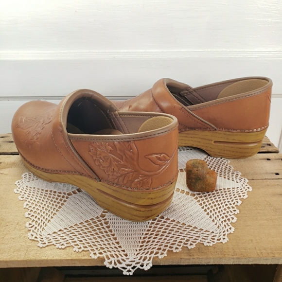 ⚘AvaiLable!⚘inQuire⚘Floral Dansko Honey Clogs Cottage Embossed 36 37 38 40 41 42 - Picture 9 of 16